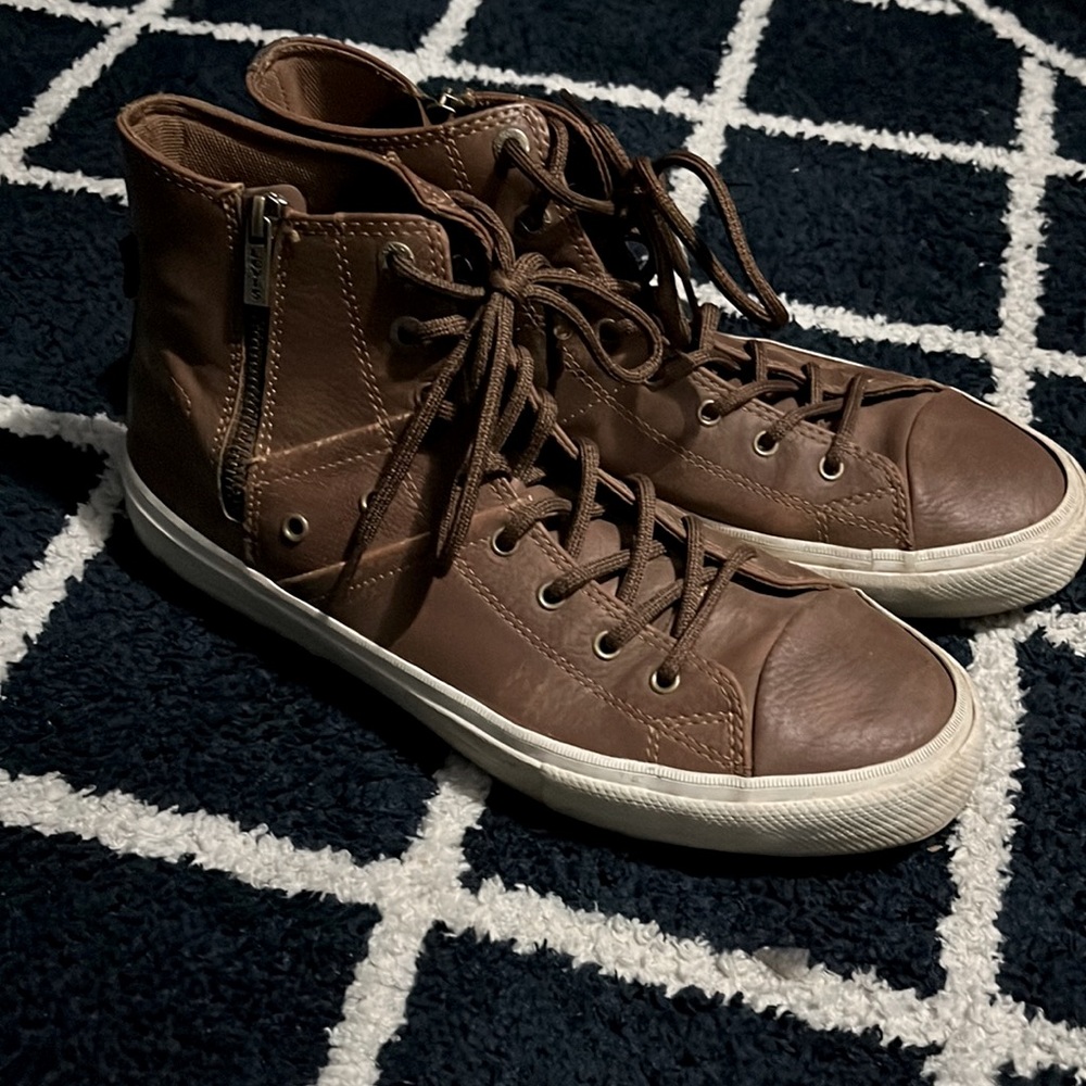 Brown levi high top with zipper on side